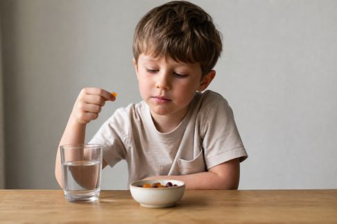 Compléments alimentaires chez l’enfant : précautions et conseils d’utilisation
