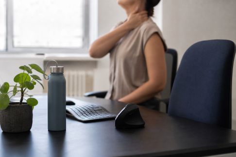 Petits maux au bureau : techniques pour limiter l’inconfort quotidien