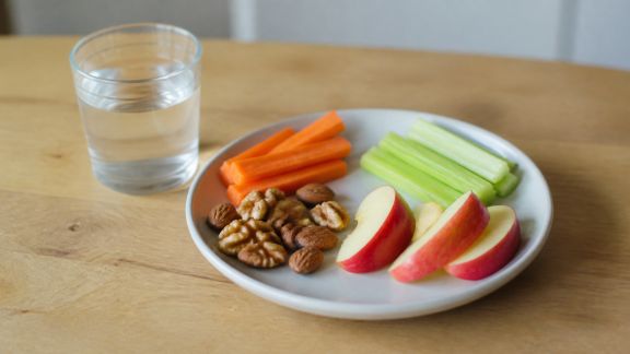 Alimentation équilibrée et grignotages : gérer la faim sans se priver
