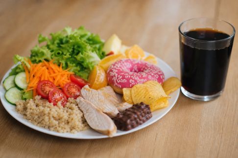 Alimentation équilibrée : les erreurs fréquentes à éviter absolument